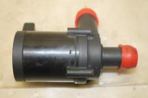 Gebruikte Extra waterpomp Audi Allroad (C5) 2.5 V6 TDI 24V Prijs € 75,00 Margeregeling aangeboden door Donkers VAG Parts