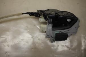 Gebruikte Deurslot Mechaniek 4Deurs links-voor Audi A8 Prijs € 100,00 Margeregeling aangeboden door Donkers VAG Parts