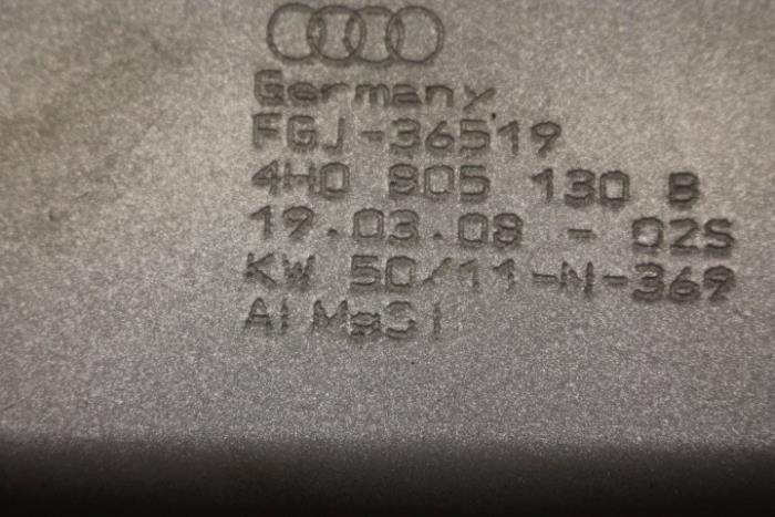 Chassisbalk voor van een Audi A8 2012