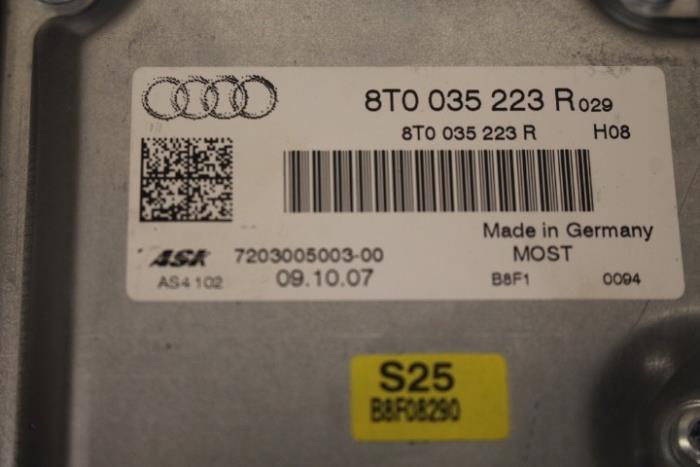 Radio versterker van een Audi A5