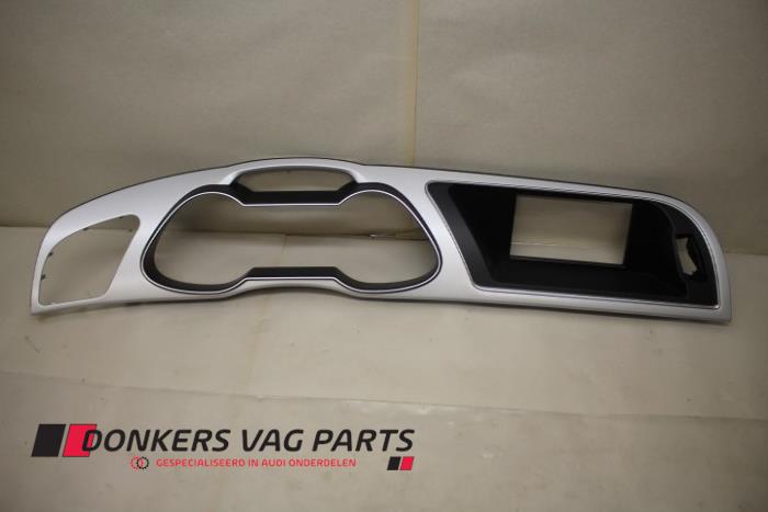 Kilometerteller sierlijst van een Audi A4