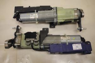 Gebruikte Sluithulpmotor achterklep Audi Q5 Prijs € 350,00 Margeregeling aangeboden door Donkers VAG Parts