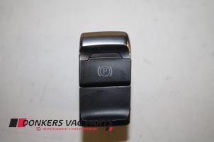 Schakelaar handrem van een Audi RS 5 (8T3) RS5 4.2 V8 32V 2012