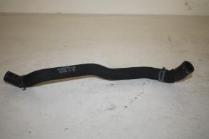 Gebruikte Koelwaterslang Audi S8 (D4) 4.0 V8 TFSI 32V Prijs € 8,00 Margeregeling aangeboden door Donkers VAG Parts