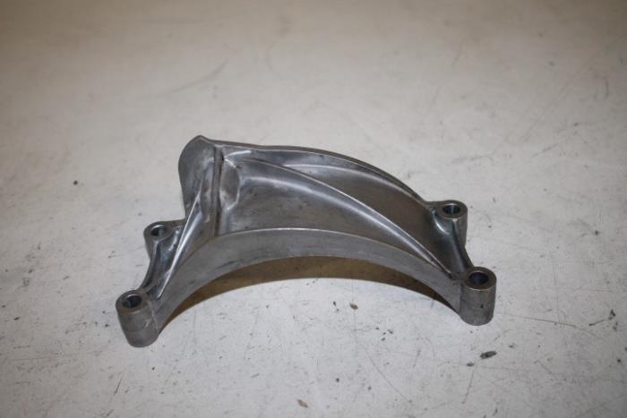 Dynamosteun boven van een Audi A4