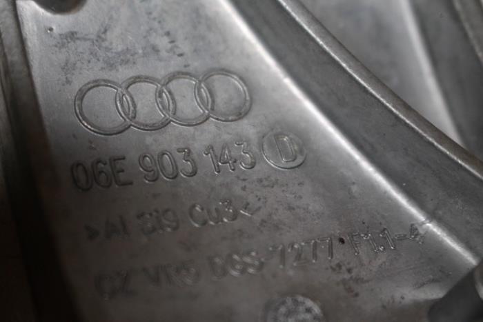 Dynamosteun boven van een Audi A4