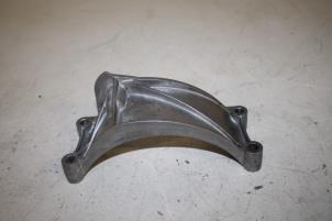 Gebruikte Dynamosteun boven Audi A4 Prijs € 10,00 Margeregeling aangeboden door Donkers VAG Parts