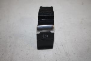 Gebruikte Handrem schakelaar Audi A5 (8T3) 3.0 TDI V6 24V Quattro Prijs € 8,00 Margeregeling aangeboden door Donkers VAG Parts