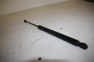 Gebruikte Kofferdekseldemper links-achter Audi SQ5 (8RB) 3.0 TDI V6 24V Prijs € 20,00 Margeregeling aangeboden door Donkers VAG Parts