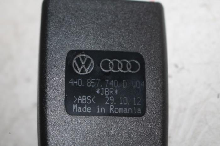 Veiligheidsgordel Insteek midden-achter van een Audi A8 2014