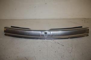 Gebruikte Afdekking slotvanger achter Audi RS7 Prijs € 60,00 Inclusief btw aangeboden door Donkers VAG Parts