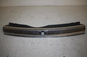 Gebruikte Afdekking slotvanger achter Audi RS7 Sportback (4GA/4GF) Prijs € 60,00 Inclusief btw aangeboden door Donkers VAG Parts