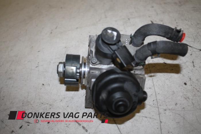 Gebruikte Hogedrukpomp Audi A5 Sportback (8TA) 2.0 TDI 16V Quattro Prijs € 125,00 Margeregeling aangeboden door Donkers VAG Parts