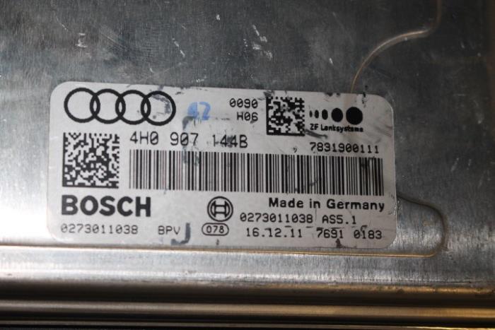 Stuurbekrachtiging Computer van een Audi S8 2013