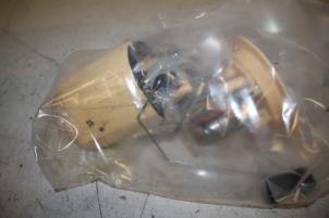 Gebruikte Tank element Pomp Audi A4 Avant (B8) 2.0 TDI 16V Prijs € 75,00 Margeregeling aangeboden door Donkers VAG Parts