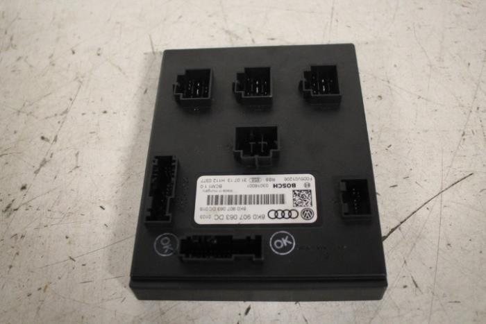 Computer Body Control van een Audi A5 Sportback (8TA) 2.0 TDI 16V 2013