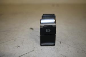 Gebruikte Schakelaar handrem Audi A5 Sportback (8TA) 2.0 TDI 16V Prijs € 8,00 Margeregeling aangeboden door Donkers VAG Parts