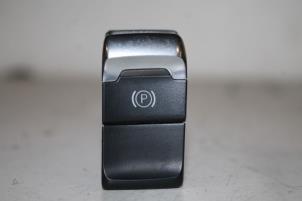 Gebruikte Schakelaar handrem Audi A4 (B8) 2.0 TDI 16V Prijs € 8,00 Margeregeling aangeboden door Donkers VAG Parts