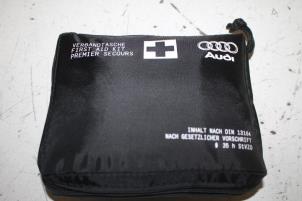 Gebruikte EHBO kit Audi S4 Prijs € 20,00 Margeregeling aangeboden door Autoparts Veghel