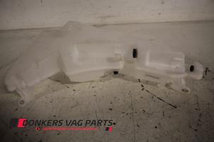 Gebruikte Ruitensproeiertank voor Audi A6 Prijs € 15,00 Margeregeling aangeboden door Donkers VAG Parts