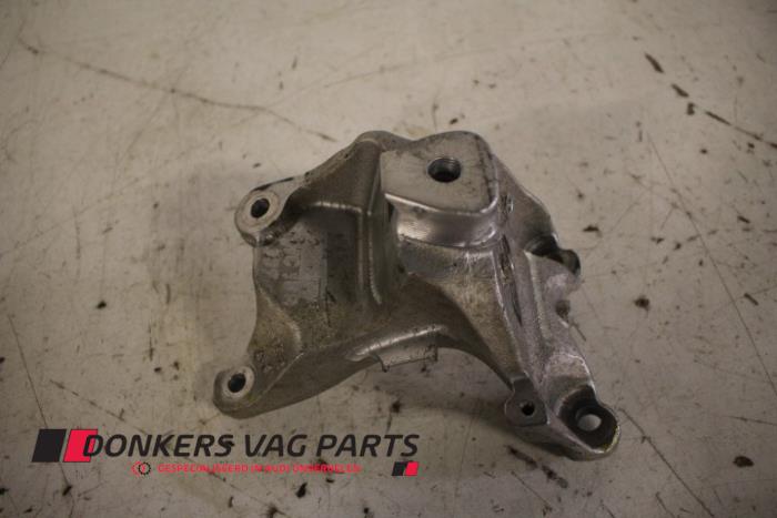 Gebruikte Motorsteun Audi S8 (D3) 5.2 V10 40V Prijs € 20,00 Margeregeling aangeboden door Donkers VAG Parts