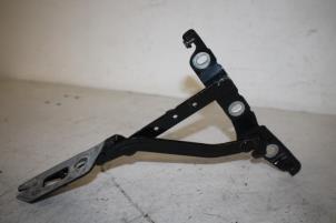 Gebruikte Scharnier Achterklep Audi A5 Prijs € 14,99 Inclusief btw aangeboden door Donkers VAG Parts