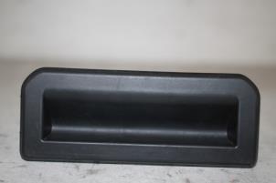 Gebruikte Handgreep Achterklep Audi Q2 (GAB/GAG) 1.0 30 TFSI 12V Prijs € 20,00 Margeregeling aangeboden door Donkers VAG Parts