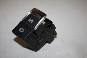 Gebruikte Handrem schakelaar Audi A7 Sportback (4GA/4GF) 3.0 TDI V6 24V Quattro Prijs € 10,00 Margeregeling aangeboden door Donkers VAG Parts