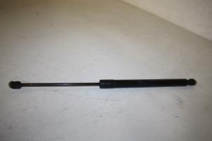 Gebruikte Kofferdekseldemper links-achter Audi Q5 (8RB) 2.0 TFSI 16V Quattro Prijs € 20,00 Margeregeling aangeboden door Donkers VAG Parts