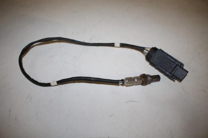 Nox sensor van een Audi Q3 (F3B) 2.0 35 TDI 16V 2019