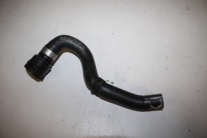 Gebruikte Radiateurslang Audi Q3 (F3B) 2.0 35 TDI 16V Prijs € 35,00 Margeregeling aangeboden door Donkers VAG Parts