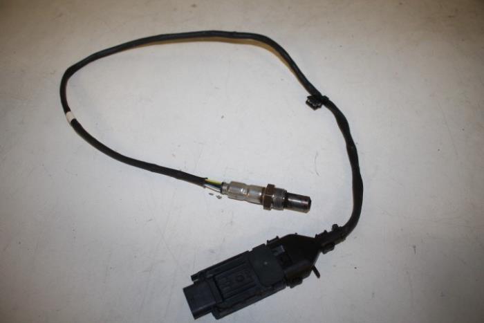 Nox sensor van een Audi Q3 (F3B) 2.0 35 TDI 16V 2019