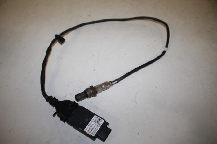 Nox sensor van een Audi Q3 (F3B) 2.0 35 TDI 16V 2019
