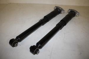 Gebruikte Schokbreker set Audi Q3 (F3B) 2.0 35 TDI 16V Prijs € 175,00 Margeregeling aangeboden door Autoparts Veghel