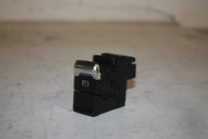 Gebruikte Handrem schakelaar Audi A5 (8T3) 3.0 TDI V6 24V Quattro Prijs € 8,00 Margeregeling aangeboden door Donkers VAG Parts