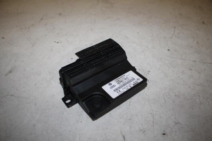 Computer Body Control van een Audi A8 (D3) 3.0 TDI V6 24V Quattro 2010