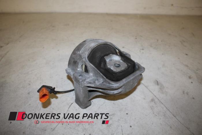 Gebruikte Motorsteun Audi A5 (8T3) 2.0 TDI 16V Prijs € 40,00 Margeregeling aangeboden door Donkers VAG Parts