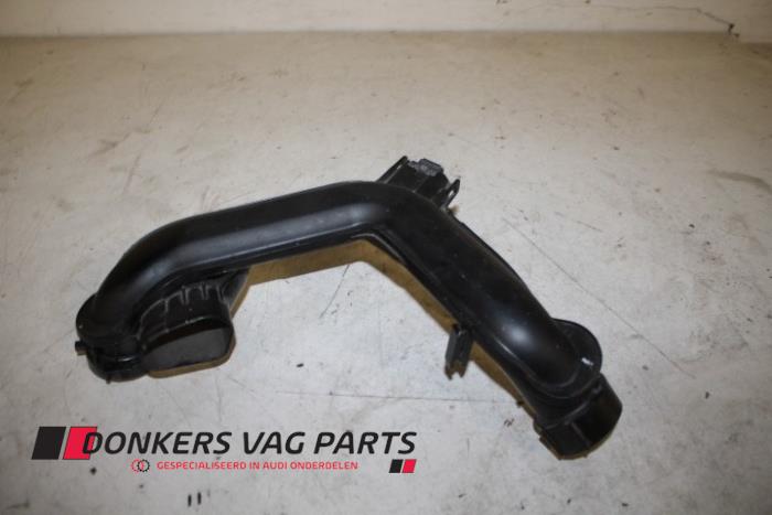 Gebruikte Intercooler Buis Volkswagen Polo VI (AW1) 1.0 TSI 12V Prijs € 50,00 Margeregeling aangeboden door Donkers VAG Parts