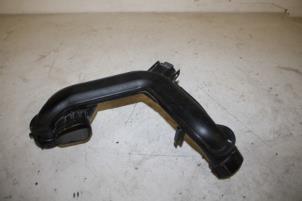 Gebruikte Intercooler Buis Volkswagen Polo VI (AW1) 1.0 TSI 12V Prijs € 50,00 Margeregeling aangeboden door Donkers VAG Parts