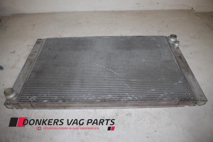 Gebruikte Radiateur Audi A8 Prijs € 150,00 Margeregeling aangeboden door Donkers VAG Parts
