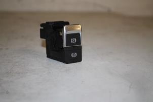 Gebruikte Handrem schakelaar Audi RS7 Sportback (4GA/4GF) 4.0 V8 TFSI Performance 32V Prijs € 20,00 Margeregeling aangeboden door Donkers VAG Parts