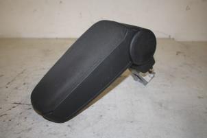 Gebruikte Armleuning Audi A4 Prijs € 35,00 Margeregeling aangeboden door Donkers VAG Parts