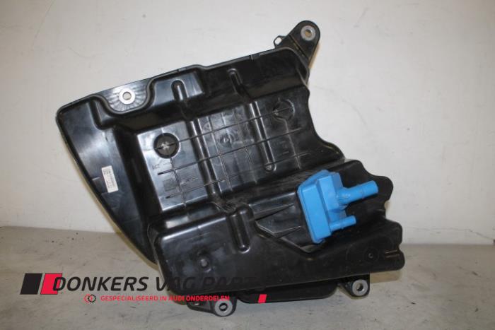 Gebruikte Tank adblue Audi A4 Avant (B9) 2.0 TDI 16V Prijs € 500,00 Margeregeling aangeboden door Donkers VAG Parts