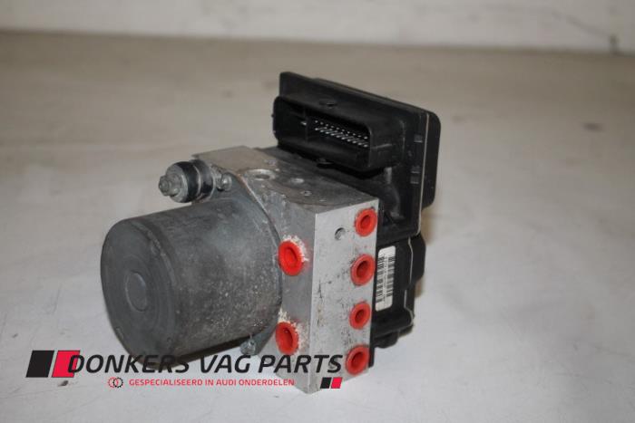 Gebruikte ABS Pomp Audi A4 (B7) 2.0 TDI 16V Prijs € 55,00 Margeregeling aangeboden door Donkers VAG Parts