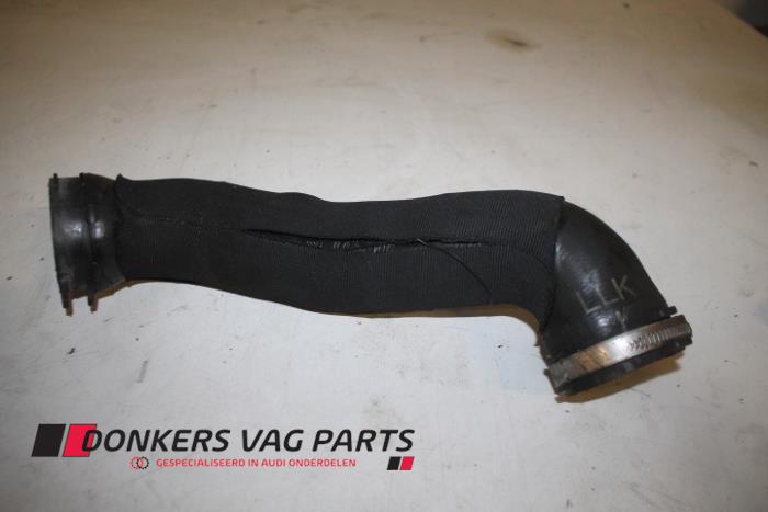 Gebruikte Intercooler Slang Audi A8 (D3) 3.0 TDI V6 24V Quattro Prijs € 50,00 Margeregeling aangeboden door Donkers VAG Parts
