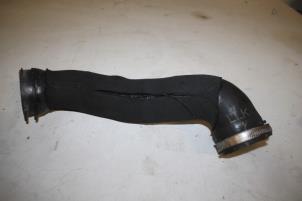 Gebruikte Intercooler Slang Audi A8 (D3) 3.0 TDI V6 24V Quattro Prijs € 50,00 Margeregeling aangeboden door Donkers VAG Parts