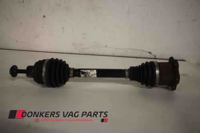 Gebruikte Aandrijfas links-voor Audi A7 Sportback (4GA/4GF) 3.0 TDI Clean Diesel V6 24V Quattro Prijs € 40,00 Margeregeling aangeboden door Donkers VAG Parts