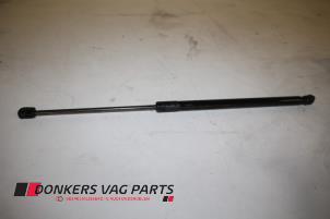 Gebruikte Gasdemper links-achter Audi A3 Sportback (8PA) 2.0 TDI 16V Prijs € 10,00 Margeregeling aangeboden door Donkers VAG Parts