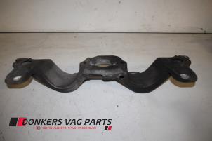 Gebruikte Versnellingsbak Steun Audi A4 Avant (B6) 1.9 TDI PDE 130 Prijs € 25,00 Margeregeling aangeboden door Donkers VAG Parts