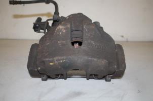 Gebruikte Remklauw (Tang) links-voor Audi A4 Avant (B6) 2.5 TDI V6 24V Quattro Prijs € 20,00 Margeregeling aangeboden door Donkers VAG Parts